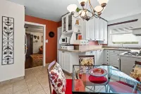 Fabulous Beach House - 7 Bedrooms,Heated Pool,12 BeachBadges,9 Car Driveway