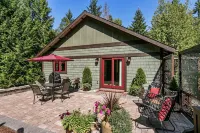 Welcome to our Romantic Country Getaway nestled on a treed 10 acres. Hotels in 