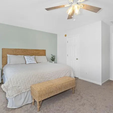 4 BR/4.5 BA luxury townhome in Bear Trap Dunes 2 min walk to all amenities
