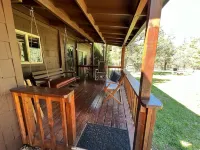 Private Mountain Retreat with room to roam! Horses welcome!