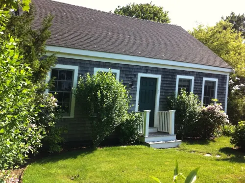 In-town Nantucket Cottage - Abuts Bird Sanctuary