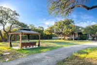 Luxury Modern Farmhouse w/ Views+Hot Tub+2 Suites