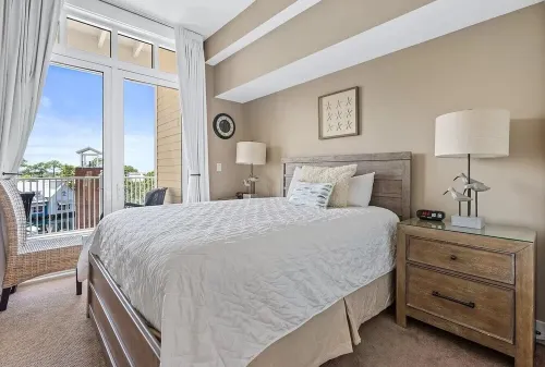 Heart of Village of Baytowne Wharf with views of Marina, Fireworks and Concerts!