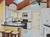 The "Little House on the Hill"- Near Downtown Fayetteville and the U of A