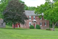 The 1764 Mohler House! Beautifully Restored Farmhouse 3BR/4BA on 9aces w/firepit Hotels in Ephrata Township