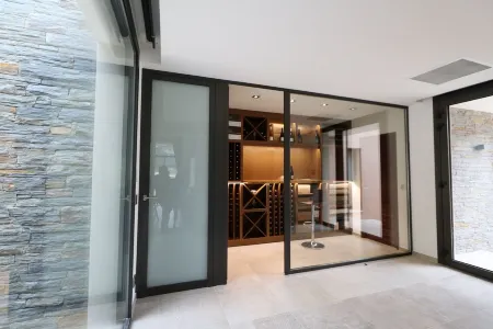 Large contemporary villa with swimming pool Отели в г. Вингро