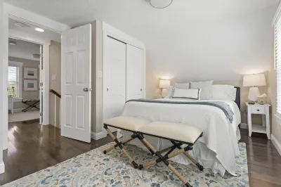 Downtown Luxury Villa on the Plymouth Waterfront Hotels near University of Massachusetts
