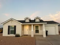 New Luxury Styled Cottage Home with TV in each room. Hotels near EZPAWN