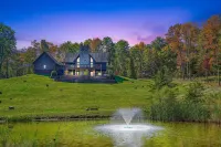 Wow! Timber Ranch Lodge, 43 acres, Sleeps 12, Family and Pet Friendly!