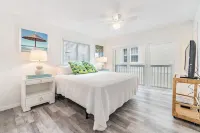 Beachfront Condo Steps to Beach! Incredible View of the Gulf of Mexico!