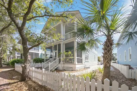 Searenity Now! in Carillon, w/6 seat golf cart, 3 Kg Bds, 4 Bch Chrs, & bch wlk