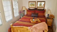 Charming Guesthouse for 2 by Pikes Peak with Mtn Views and 5 Star Reviews!