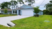 Casa D’ Luna Charming and modern 4-bedroom house with AC and WiFi in Palm Coast