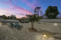 Clean,Great Location,Dockage Available,Heated Pool,3 Units, Huge Back Yard.Apt A