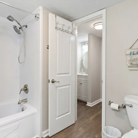 Oceanfront Condo w/Views, Pool + Parking