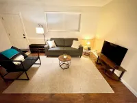 Cozy 2-bedroom apartment in Eastside Colorado Springs with WiFi, AC