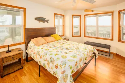 Corolla 4x4 beach cottage with phenomenal ocean views!