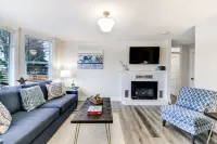 The Pine House: Unit B (near 6th Ave, UPS, UW, and Point Ruston)