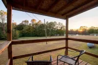 Come enjoy a stay at Pleasant Lane! Plenty of parking & great surrounding area!