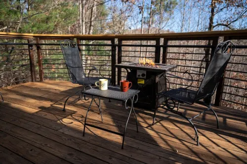 ❤️spring is here! Come enjoy it on the screen porch❤️ Hotel a Lumpkin County