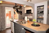 Cozy Updated Townhouse with Private Deck and Mountain Views