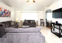 Great southside location, 2 mins to Bridges, fenced back yard, 2 car garage, AC! Hotels in Montrose