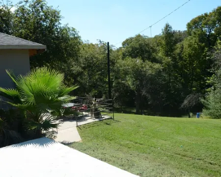 Large River Home with private pool, basketball court, private, pool table Hotéis em McQueeney
