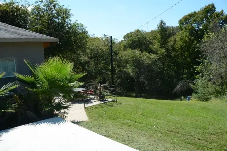 Large River Home with private pool, basketball court, private, pool table