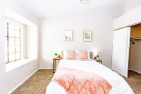 Contemporary Oro Valley Retreat - Mountain Views! Hotels in Oro Valley