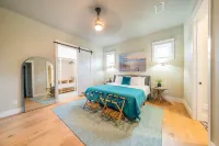 4 Min Walk to Beach~Golf Sim~Hot Tub~Private Backyard~Fire Pit~Outdoor Shower
