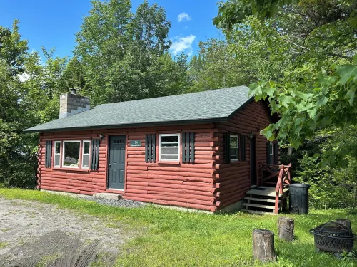 Cozy 2-bedroom cabin near Mount Snow 3 min drive