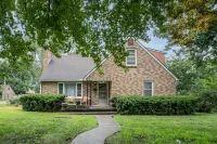 Huge 1960s Style Family and Pet Friendly Home
