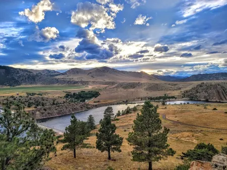BEAUTIFUL NEW home with THE BEST VIEWS OF THE MISSOURI RIVER