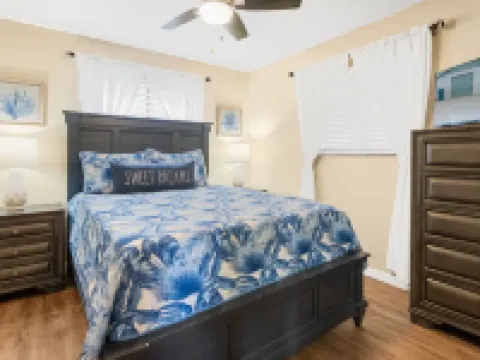 Waterfront Home - GameRoom / Saltwater Pool / Tropical Sunsets / Fish / Swim Hotels in Hernando Beach