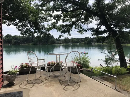 Peaceful Lake Home on Crystal Clear Water- Sunday to Sunday rental