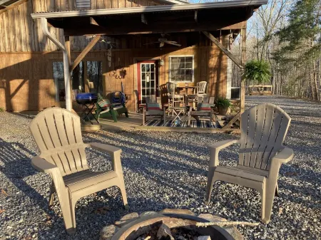 Sawmill Cabin - 8 miles to TIEC