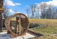 Luxury Cabin w/Heated Pool, 22Min to 7 Springs, HotTub, Sauna, Game Room & Views