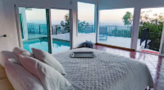 Hollywood Hills jetliner views among the stars