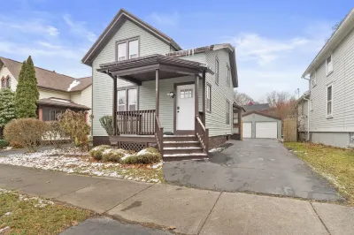 Modern 4 BR/2 Bath House near University of Rochester Hotels near Susan B. Anthony Museum & House