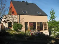 Large vacation apartment in the beautiful Ruwer valley Отели в г. Казель