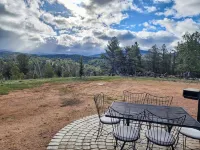 No Cleaning Fees, Spacious & Secluded Mountain Home, Pikes Peak Views, Hot Tub! Hotels in Teller County
