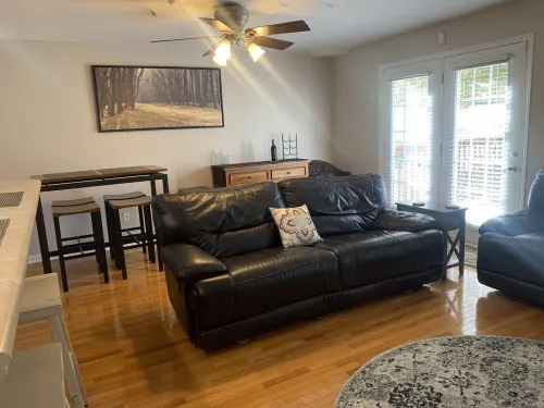 3/2.5 Townhome Near Downtown Bristol, TN Hotels in Bristol