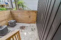 B&W 2-bedroom condo with WiFi, AC in delightful Philadelphia
