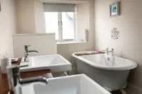 Luxurious 1 Bed Self-Catering Cottage, 20Mins from North&South Cornish Coasts - balcony