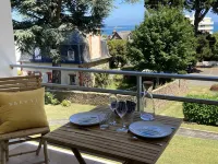 Beautiful sea view apartment 300 m from the beach