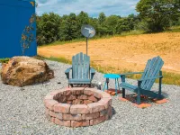 Aladdin Inspired Cabin Hot Tub Pet Friendly 3 Miles from Hocking Hills State Pk Hotels in Swan Township