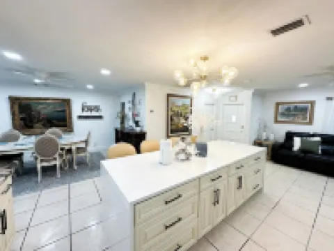 Palm Beach Gardens 5 Br/4BA Home - Private Pool - Hot Tub