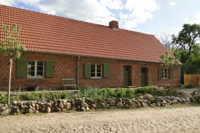 Apartment 3 in the farm workers' house near Scharmutzelsee Hotels near Dorfkirche Sauen
