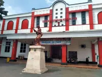 Home Stay Pak Ndan Dekat Masjid Ar-Rahman Hotele w: Kepanjenkidul