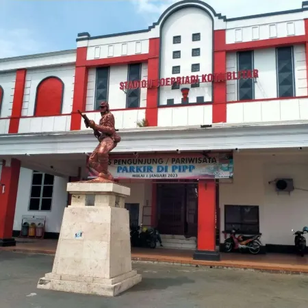 Home Stay Pak Ndan Dekat Masjid Ar-Rahman Отели в г. Блитар